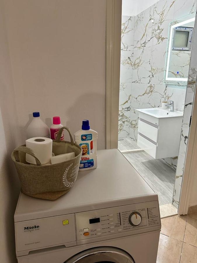 Victorias Apartment Tirane Zewnętrze zdjęcie